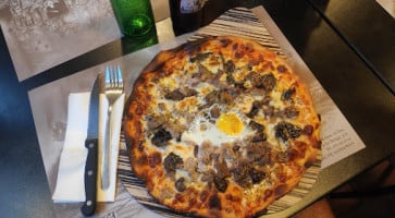 Pizzeria El Cau food