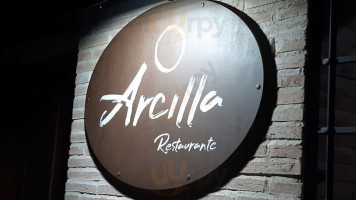 Arcilla inside