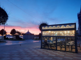 La Villa Cafeteria inside