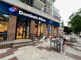 Domino's Pizza Av. Isabel Manoja inside