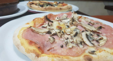 Pizzeria Italiana Mammamia food