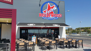 Foster's Hollywood Av. Mueble inside