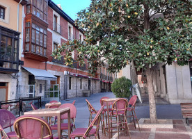 Taberna Cascajares inside