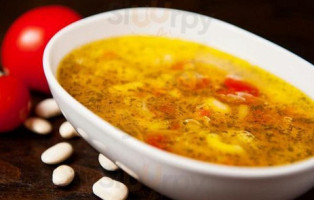 Lucky's Vege Bistro food