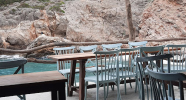 Ca's Patro March, Cala Deia food