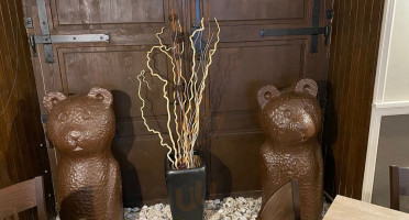 U Dvou Medvídků inside