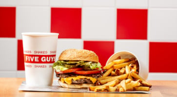 Five Guys Plaza Ayuntamiento food