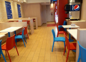 Domino's Pizza Portugalete inside