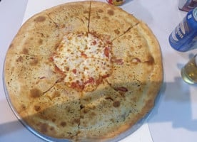 La Pizzeria food