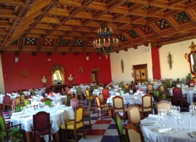 Castillo De Izan food