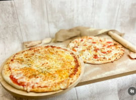 Carpi Pizza Blanes food