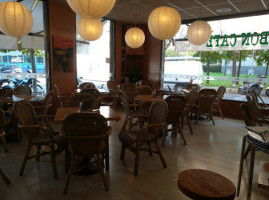 Bon Bon Cafe inside