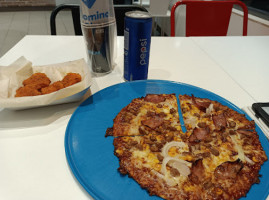 Domino's Pizza Av. De Alicante food