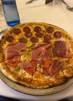 La Pizzeria food