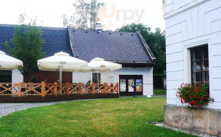 Restaurace Losín Exterior