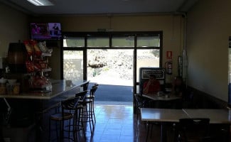 Cafeteria El Almendro inside