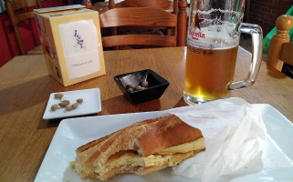 Cafeteria La Bascula food