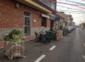 Pizzeria Tio Piki outside