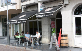 Meson Bodegon 90 outside