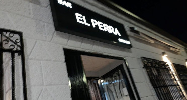 El Perra outside