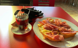 Mesón El Barrio drink