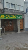 Calixto outside