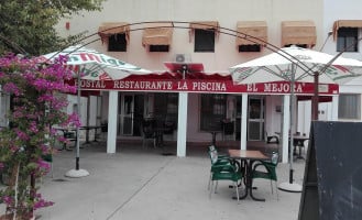 Hostal La Piscina outside