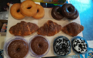 Panadería Y Tienda De Golosinas food