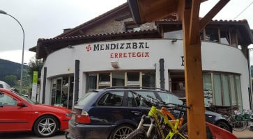 Mendizabal outside