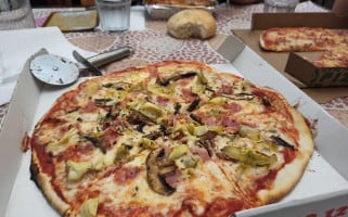 Pizzeria Yerbabuena food