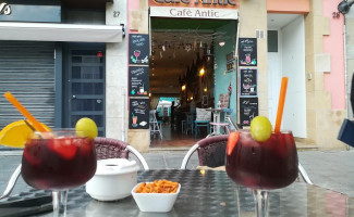 Cafe Antic outside