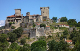 Parador Castillo De Monterrei outside