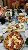 Pizzeria De Raul food