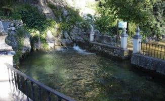 Fuente Del Rio outside