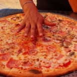 Pizzeria Victoria food