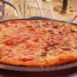 Pizzeria Victoria food