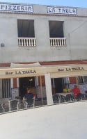 Pizzería La Taula outside