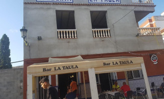 Pizzería La Taula outside