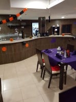 Heathers Bar And Restaurant inside