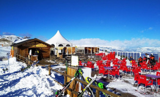 Costa Rasa outside