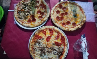 La Mia Pizza food