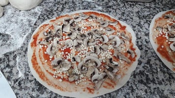 Pizzeria La Perla Negra food