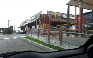 Mcdonald's Gines outside