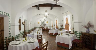 Parador De Guadalupe Restaurante inside