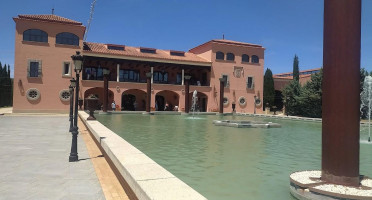 Bodega Palacio Las Granadas Coronadas outside