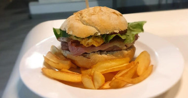 Cafeteria Altapeña Station, Gasoline Station And food