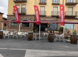 El Olivo outside