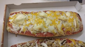 Muerde La Pizza food