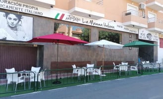 Trattoria La Mamma Italiana outside