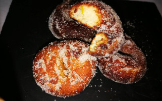 Tr3s Tombs food